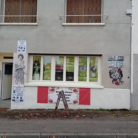 D Hôtes Le Labyrinthe Du Peintre Couette-café Bransat