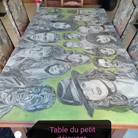 ベッド・アンド・ブレックファスト D Hotes Le Labyrinthe Du Peintre 3*