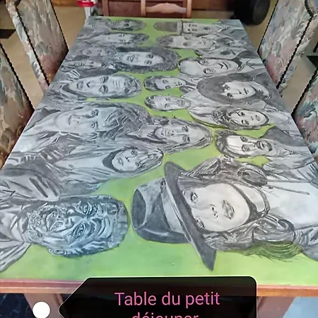 D Hotes Le Labyrinthe Du Peintre Nocleg ze śniadaniem Bransat
