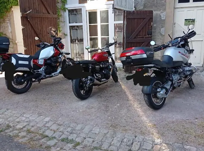 D Hôtes Le Labyrinthe Du Peintre Bransat